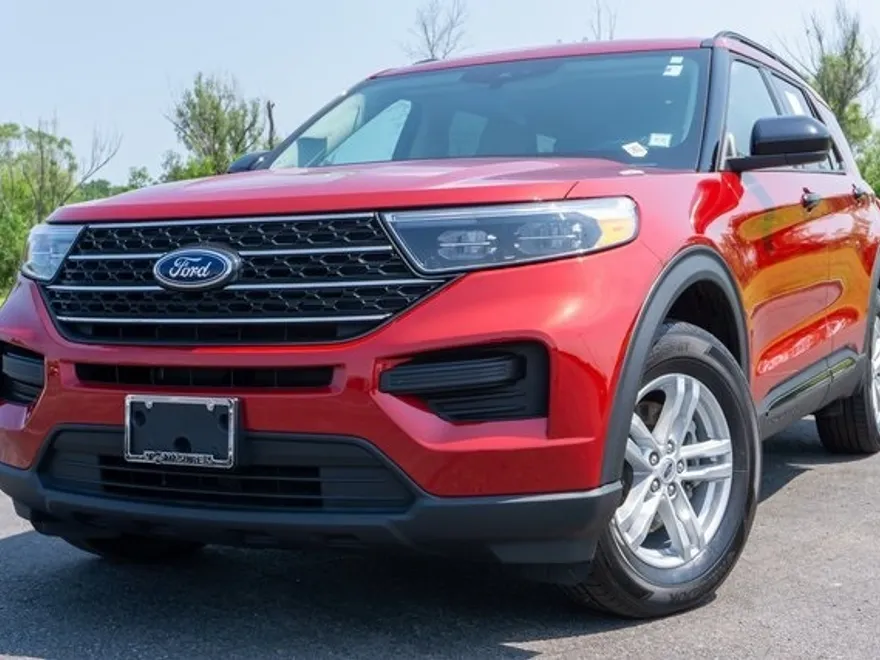 2023 Ford Explorer XLT photo 1