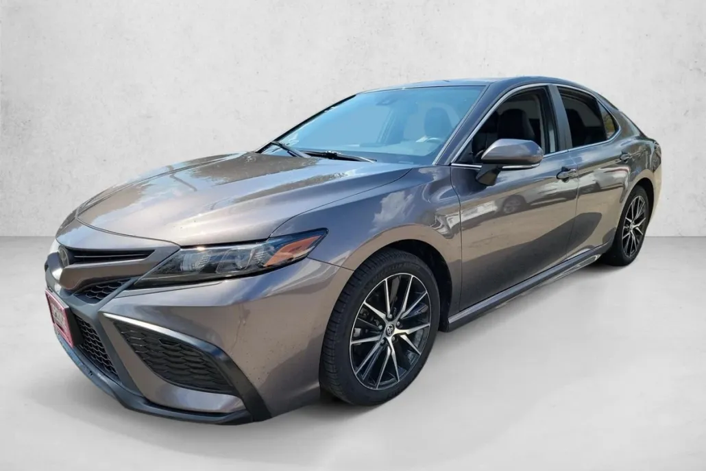 2022 Toyota Camry SE photo 1
