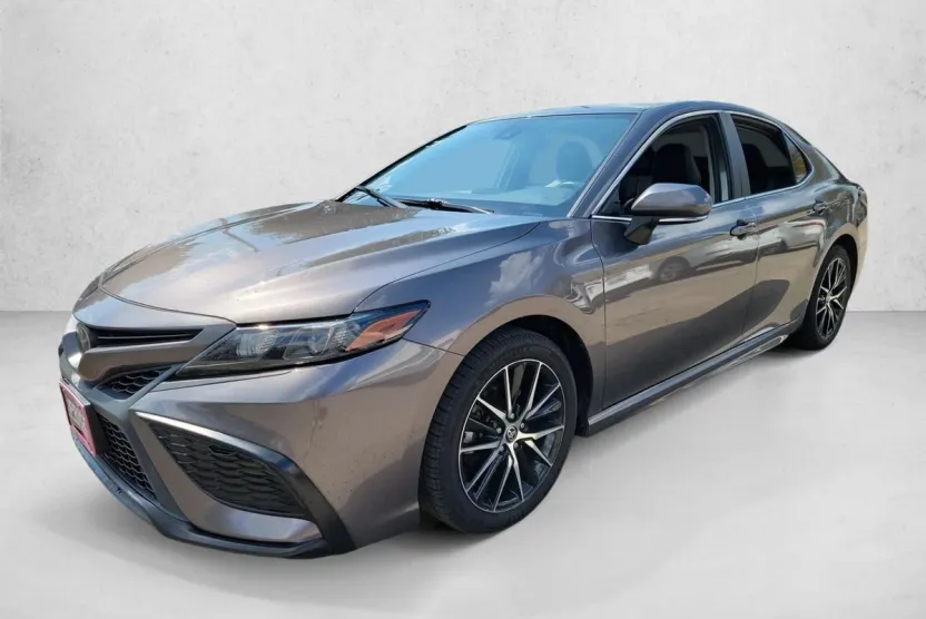 2022 Toyota Camry SE photo 1