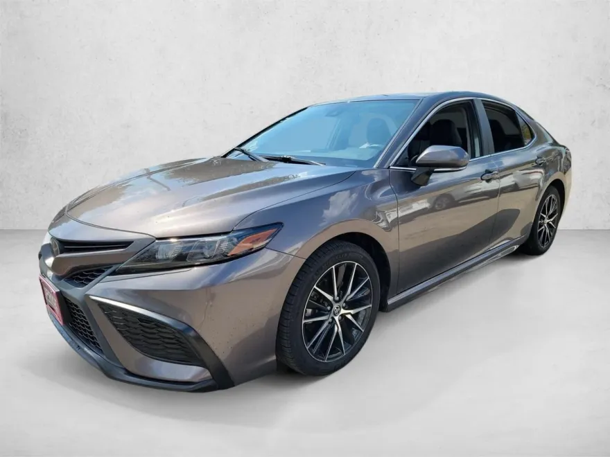 2022 Toyota Camry SE photo 1