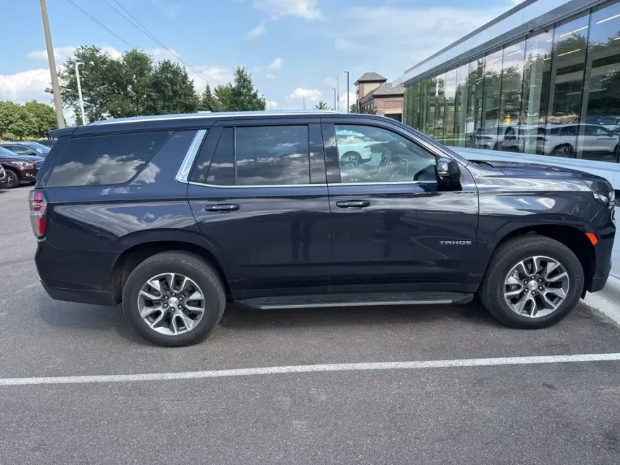 2022 Chevrolet Tahoe LT photo 1