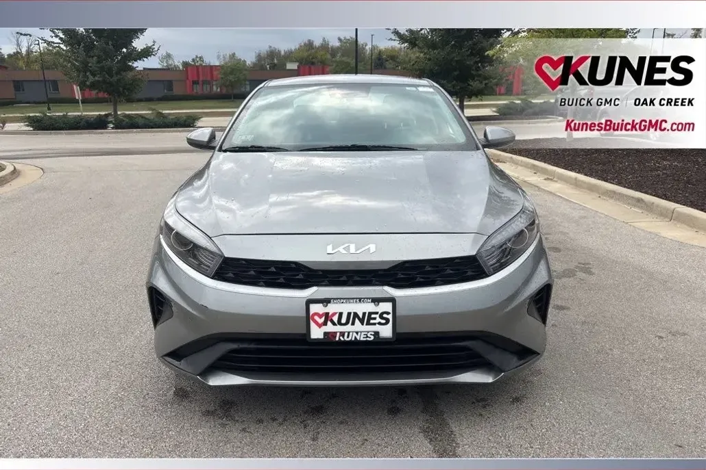 2023 Kia Forte LXS photo 1