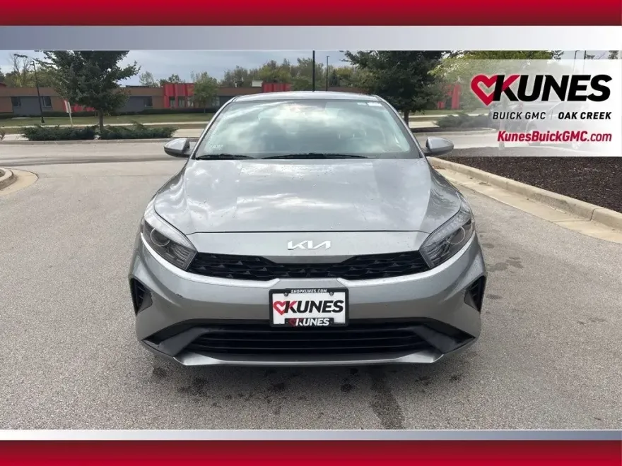 2023 Kia Forte LXS photo 1