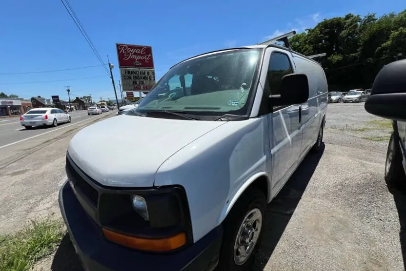 2008 Chevrolet Express 1500 Cargo Van photo 1