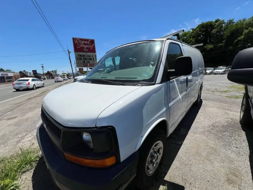2008 Chevrolet Express 1500 Cargo Van photo 1