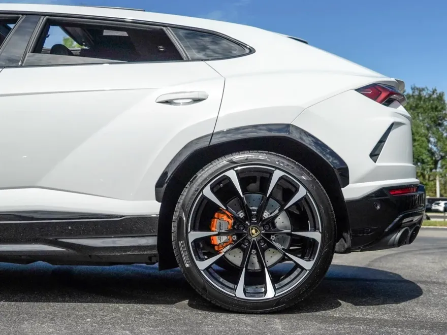 2022 Lamborghini Urus photo 41