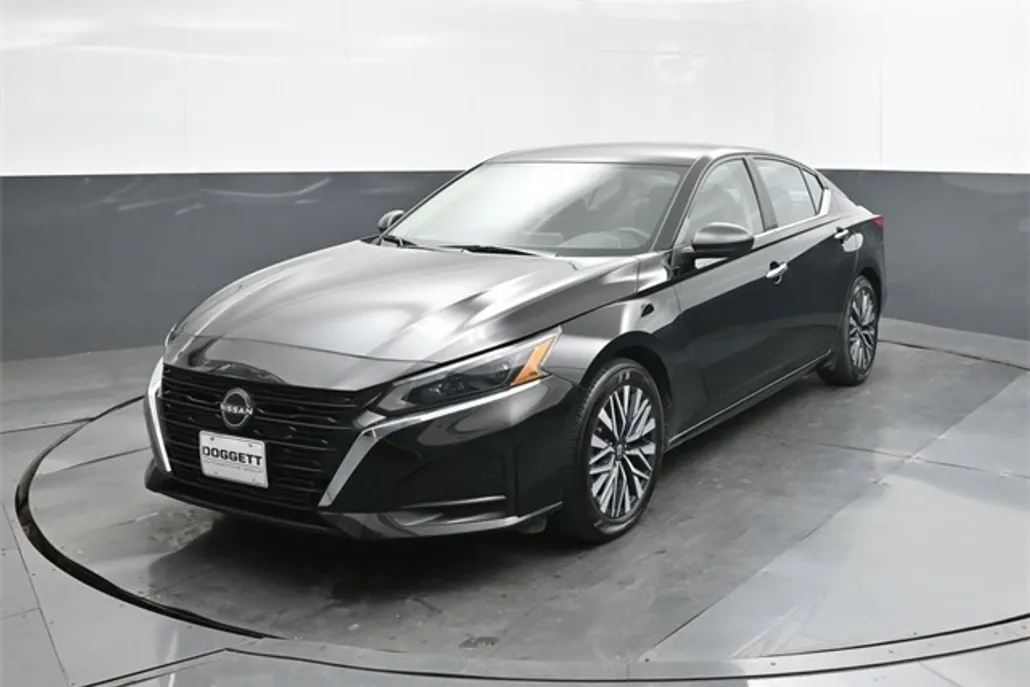 2024 Nissan Altima 2.5 SV photo 1