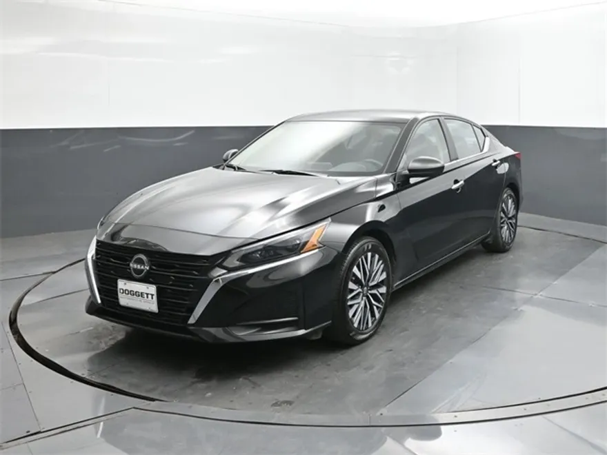 2024 Nissan Altima 2.5 SV photo 1