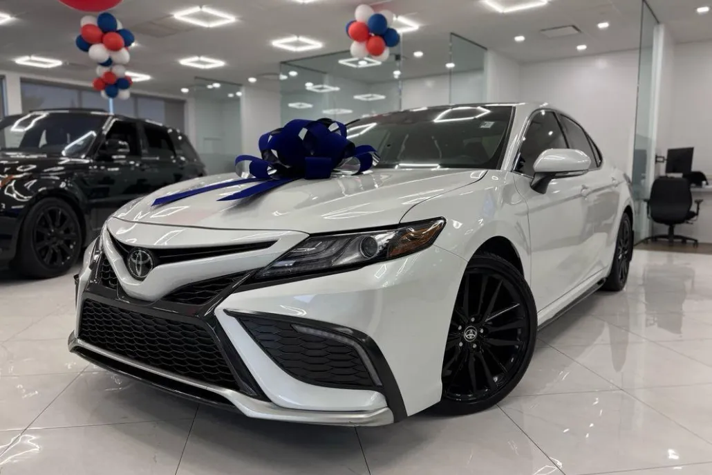 2023 Toyota Camry XSE photo 1