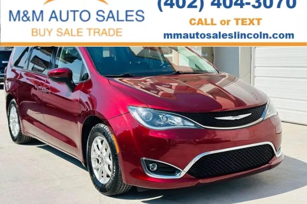 2021 Chrysler Voyager LXi photo 1