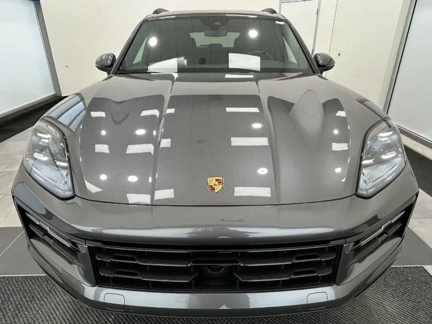 2024 Porsche Cayenne Base photo 11