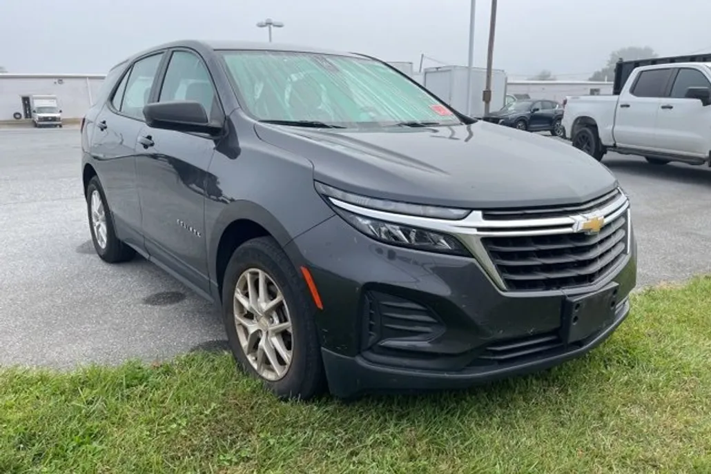 2022 Chevrolet Equinox LS photo 1