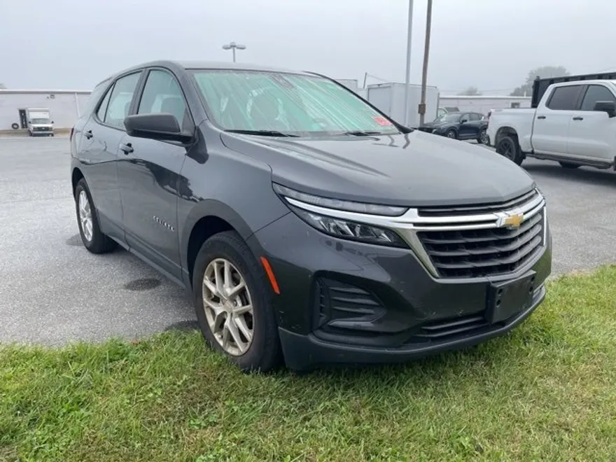 2022 Chevrolet Equinox LS photo 1
