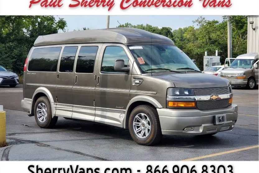 2022 Chevrolet Express Cargo photo 1