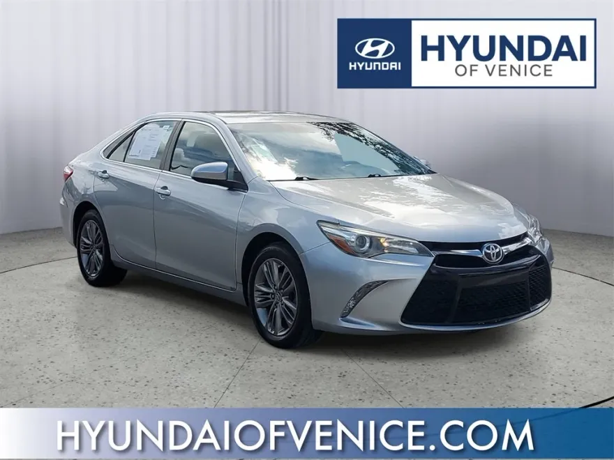 2016 Toyota Camry SE photo 1