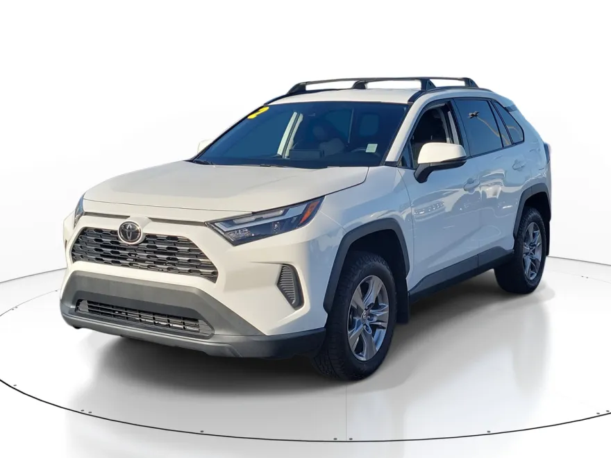 2022 Toyota RAV4 XLE photo 1