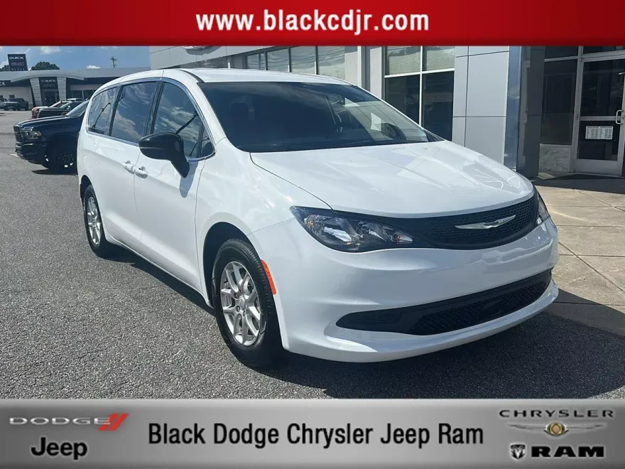 2026 Chrysler Voyager LX photo 1