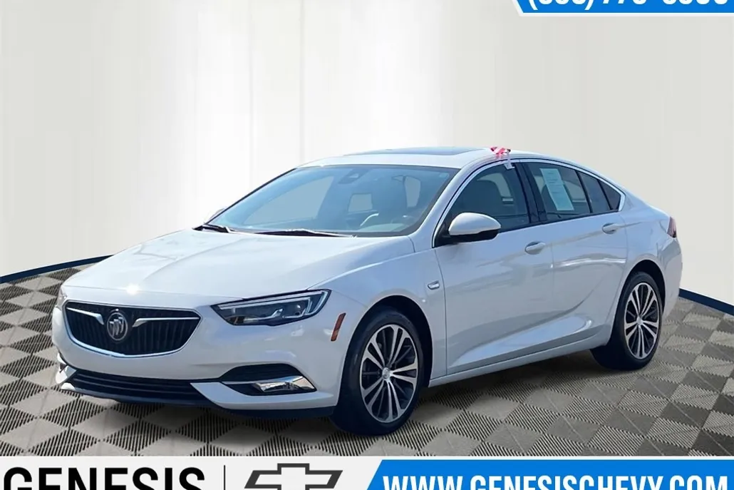 2018 Buick Regal Essence photo 1