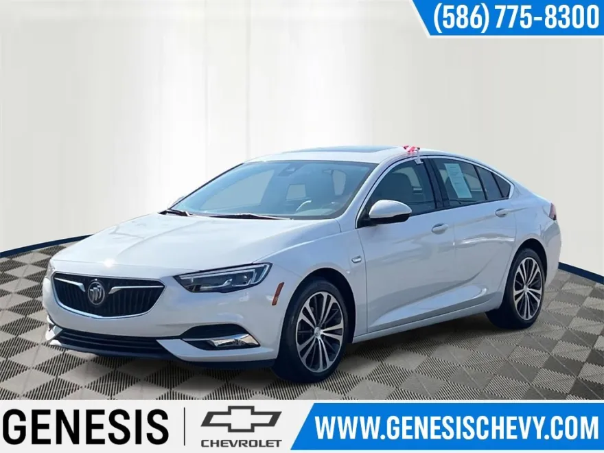 2018 Buick Regal Essence photo 1