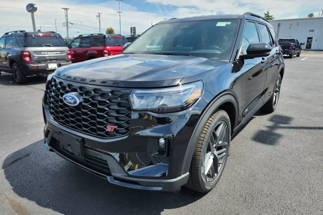 2025 Ford Explorer ST photo 1