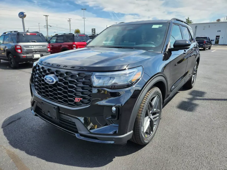 2025 Ford Explorer ST photo 1