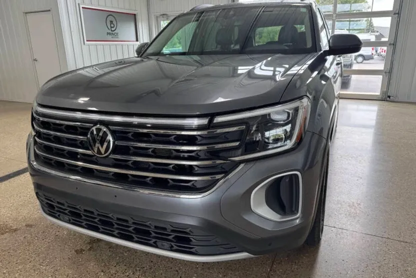 2024 Volkswagen Atlas SE photo 1
