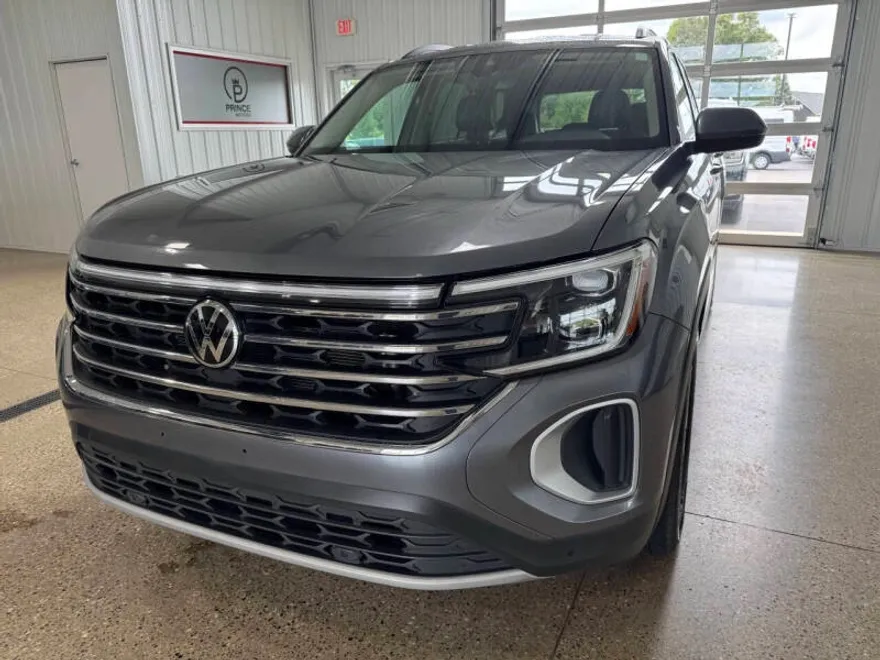 2024 Volkswagen Atlas SE photo 1
