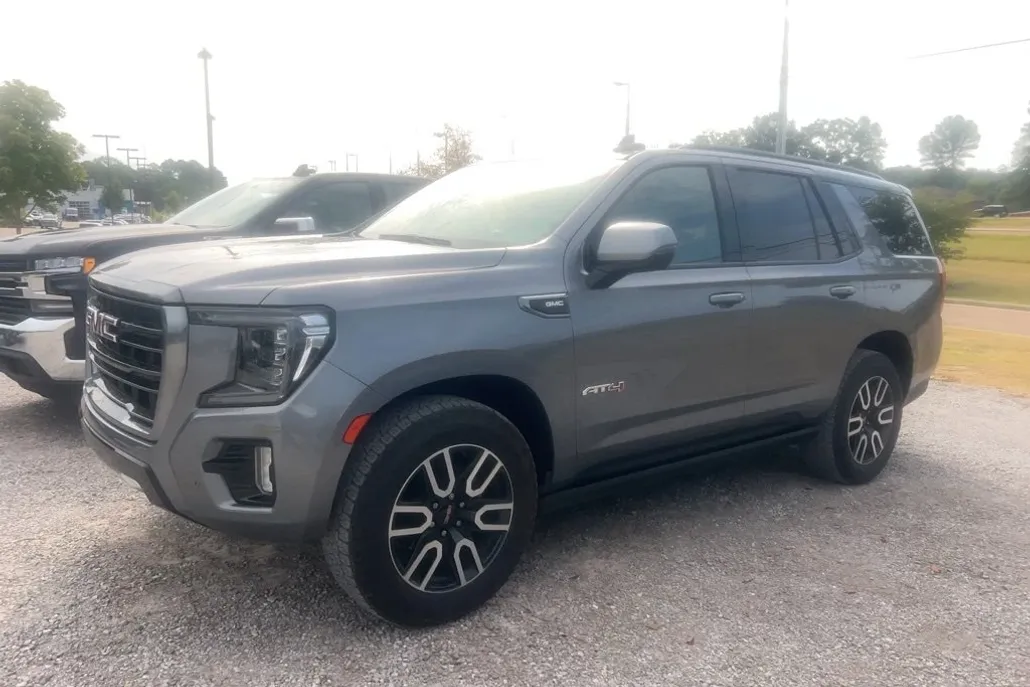 2022 Gmc Yukon AT4 photo 1