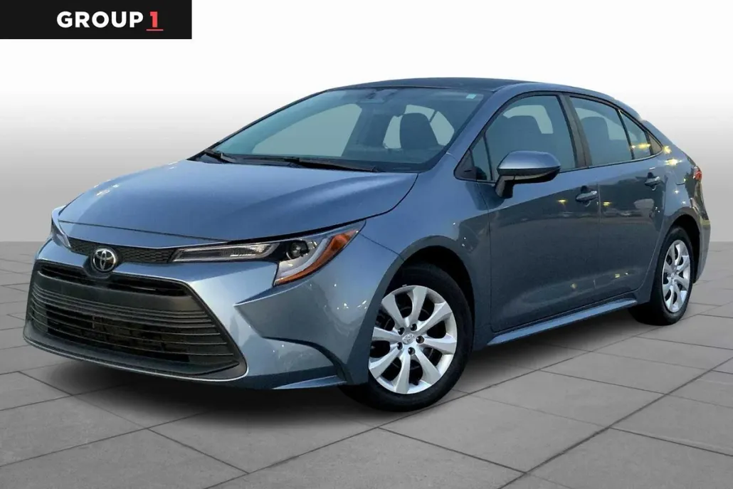 2024 Toyota Corolla LE photo 1
