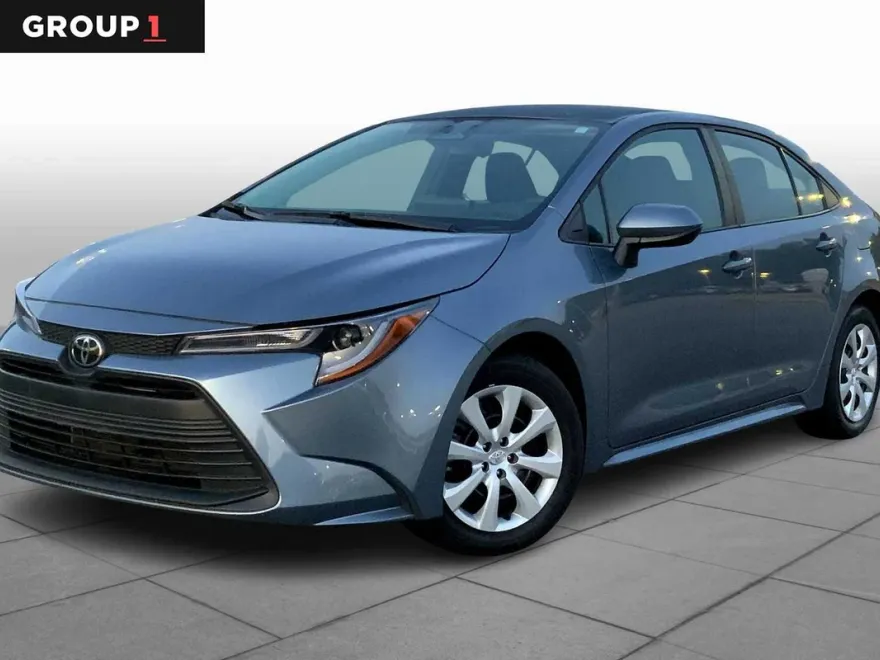 2024 Toyota Corolla LE photo 1