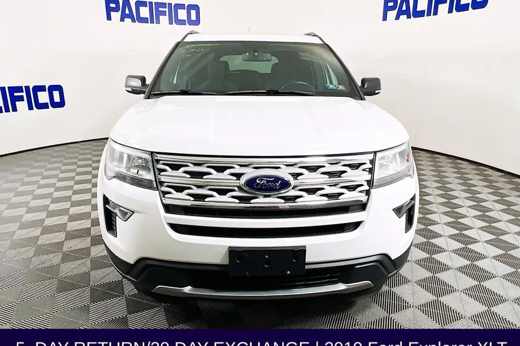 2019 Ford Explorer XLT photo 1
