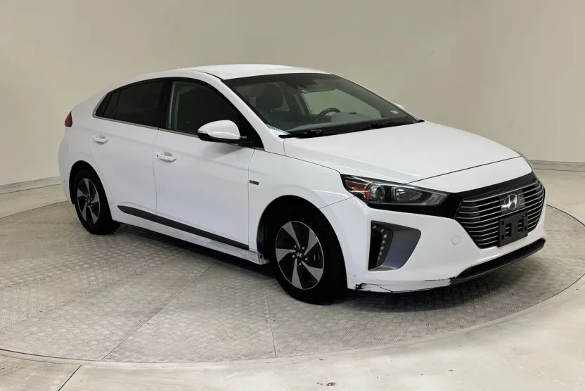 2017 Hyundai Ioniq SEL photo 1