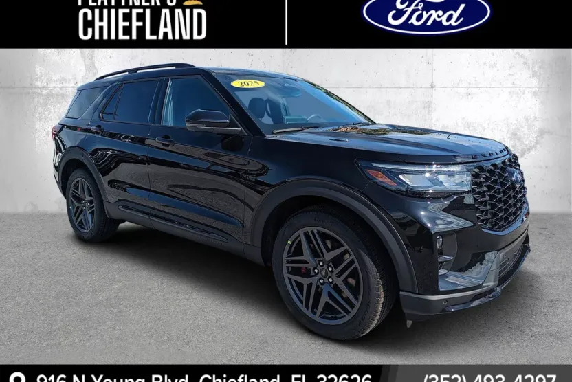 2025 Ford Explorer ST photo 1