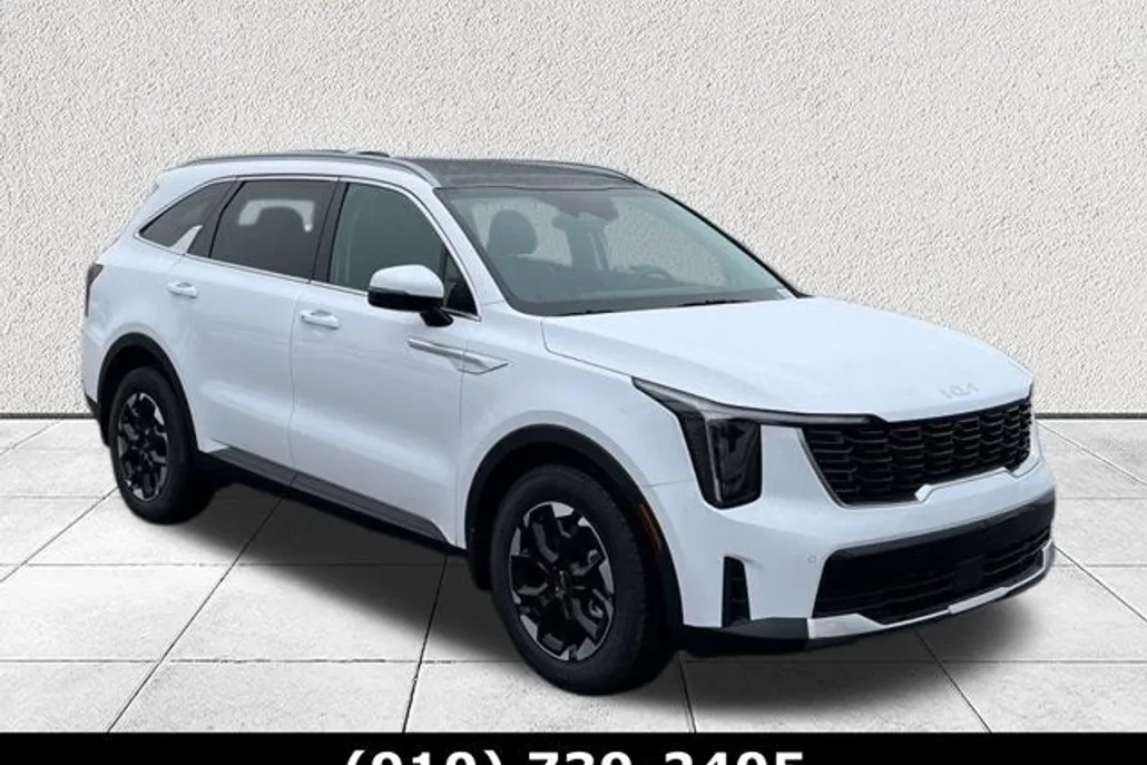 2025 Kia Sorento S photo 1