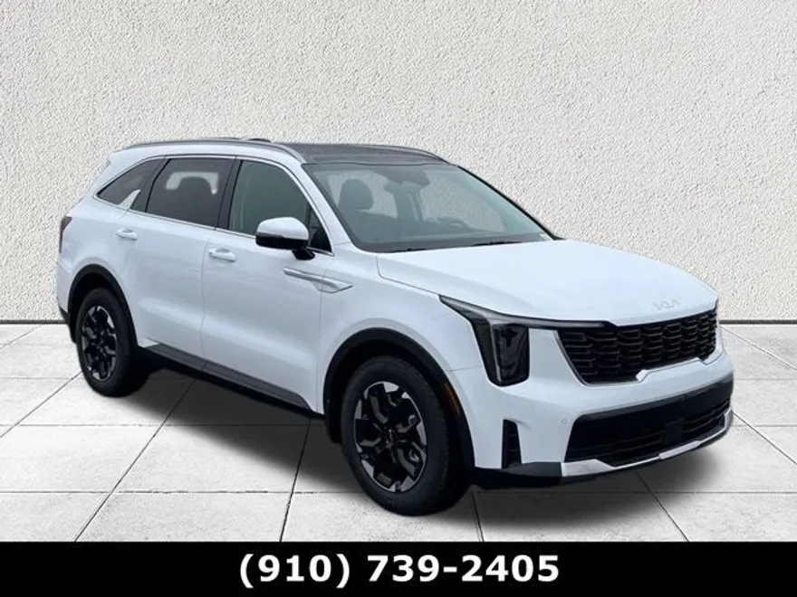 2025 Kia Sorento S photo 1