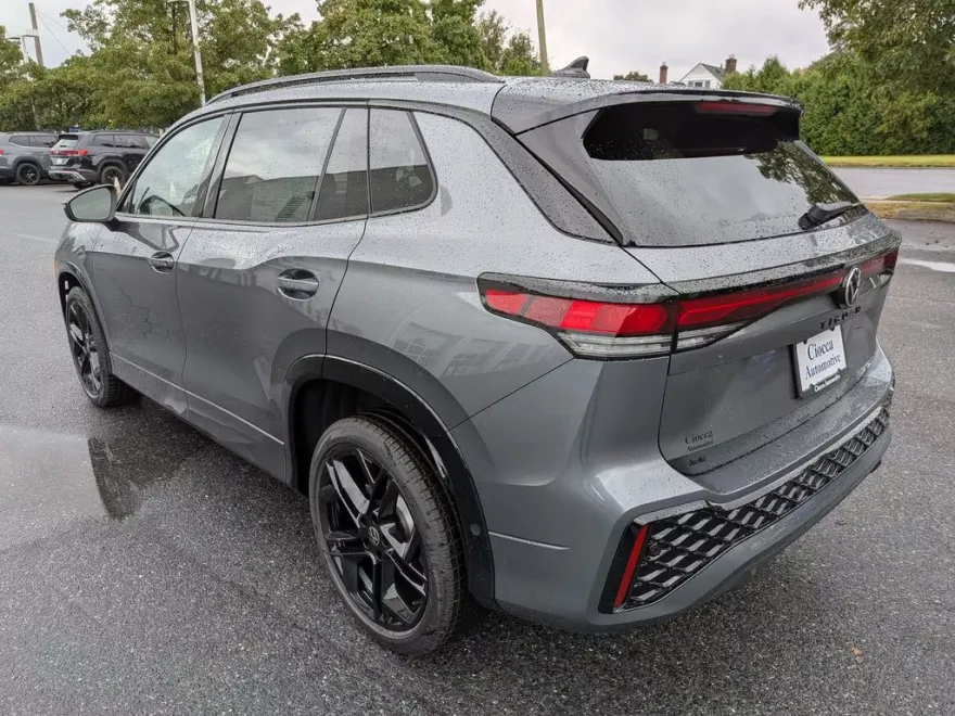 2025 Volkswagen Tiguan SE R-Line Black photo 1