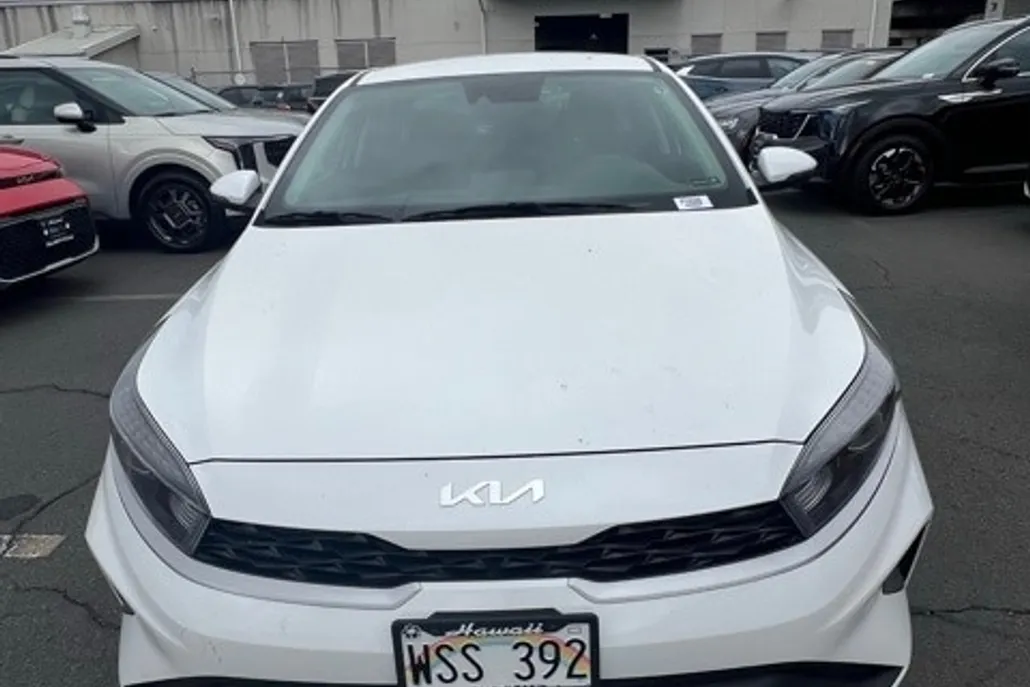 2023 Kia Forte LXS photo 1