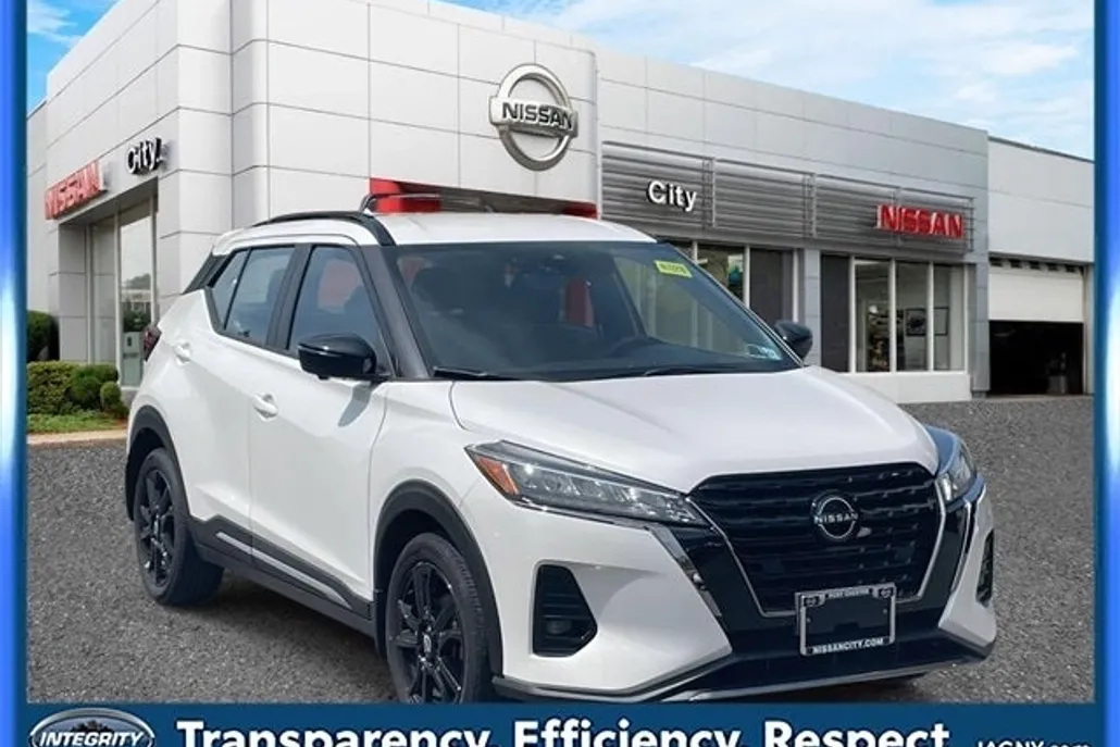 2022 Nissan Kicks SR photo 1