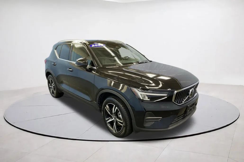 2025 Volvo XC40 Core photo 1