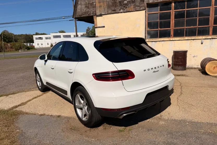 2017 Porsche Macan photo 1