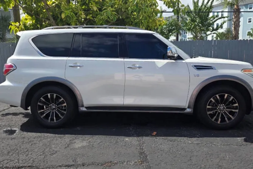 2017 Nissan Armada Platinum photo 1