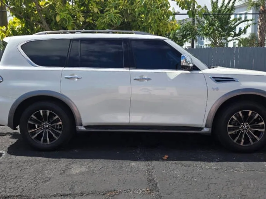 2017 Nissan Armada Platinum photo 1