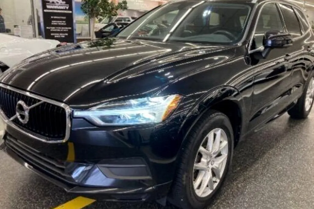 2019 Volvo XC60 T5 Momentum photo 1