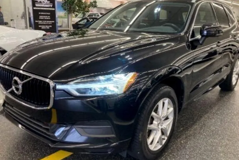 2019 Volvo XC60 T5 Momentum photo 1