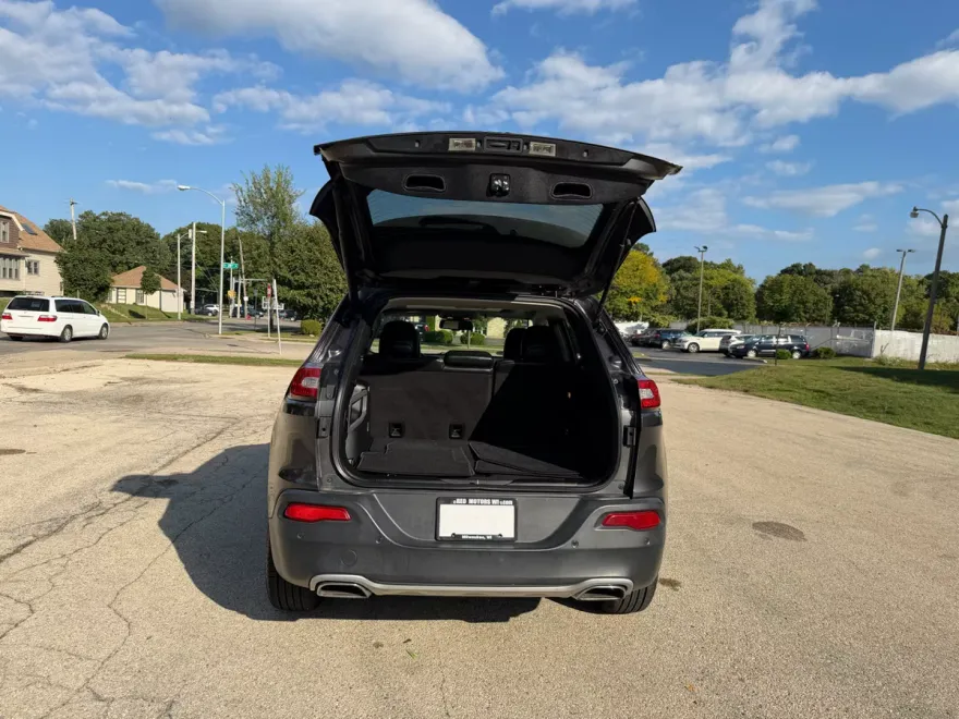 2017 Jeep Cherokee Limited photo 1