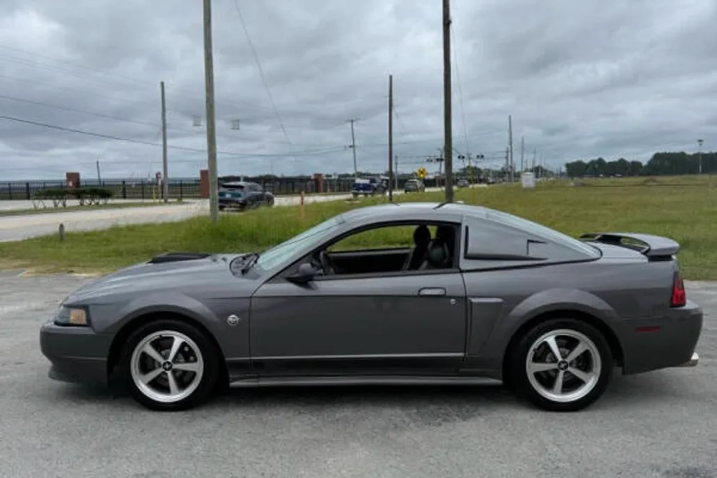 2004 Ford Mustang Mach 1 Premium photo 1