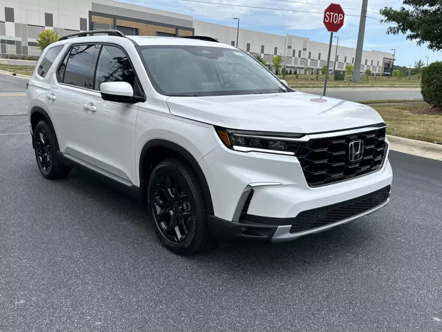 2025 Honda Pilot Touring photo 1