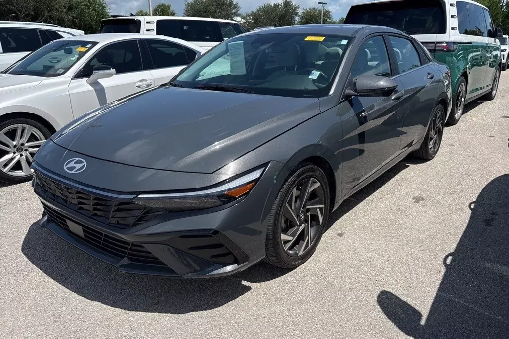 2024 Hyundai Elantra Limited photo 1