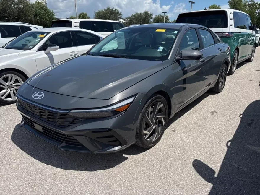 2024 Hyundai Elantra Limited photo 1