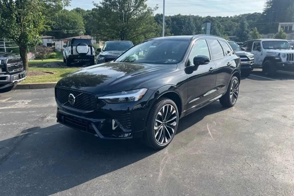 2026 Volvo XC60 B5 photo 1